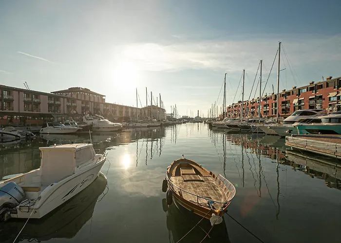 Real Italian Estate - Red Coral * Genova