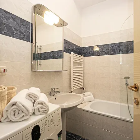 Apartment Real Italian Estate - Red Coral *